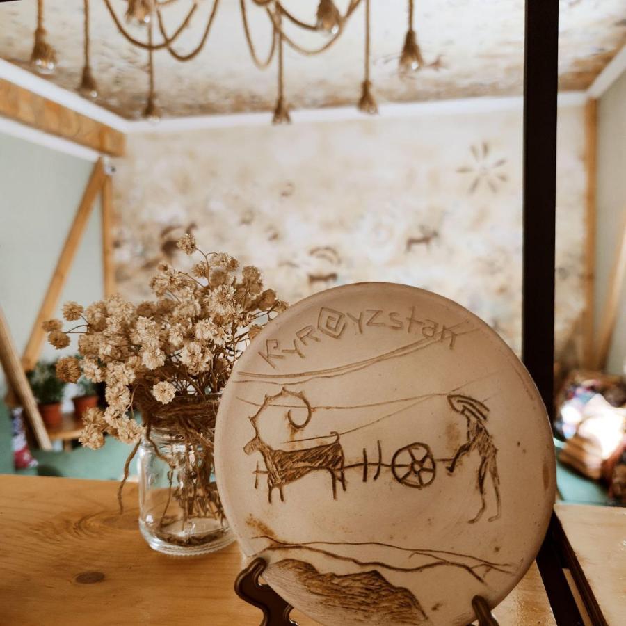 Silkroad Guesthouse บิชเคก ภายนอก รูปภาพ