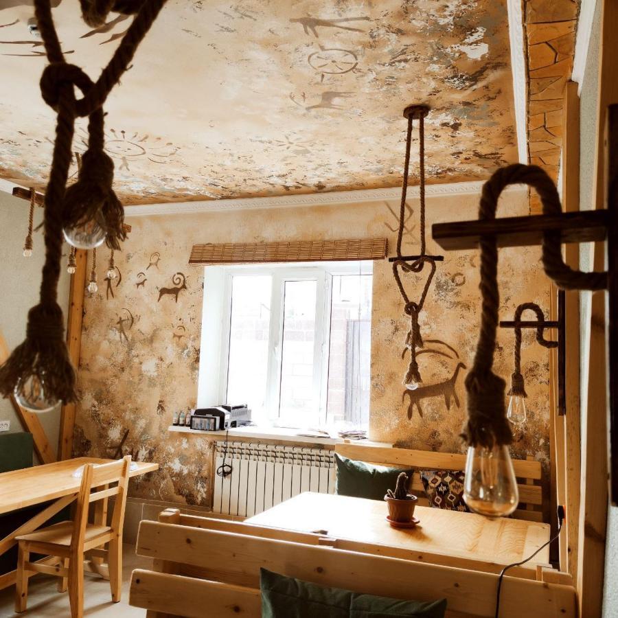 Silkroad Guesthouse บิชเคก ภายนอก รูปภาพ