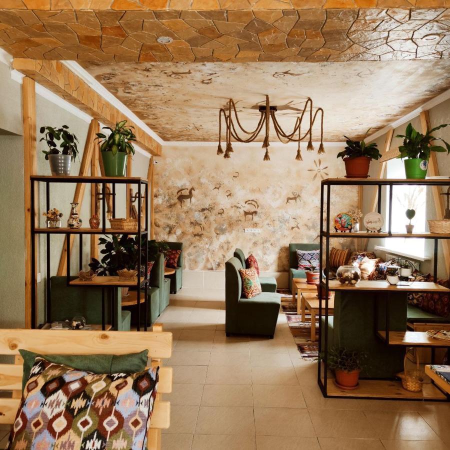 Silkroad Guesthouse บิชเคก ภายนอก รูปภาพ