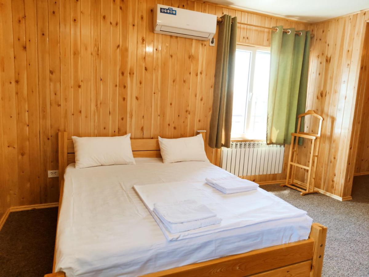 Silkroad Guesthouse บิชเคก ภายนอก รูปภาพ