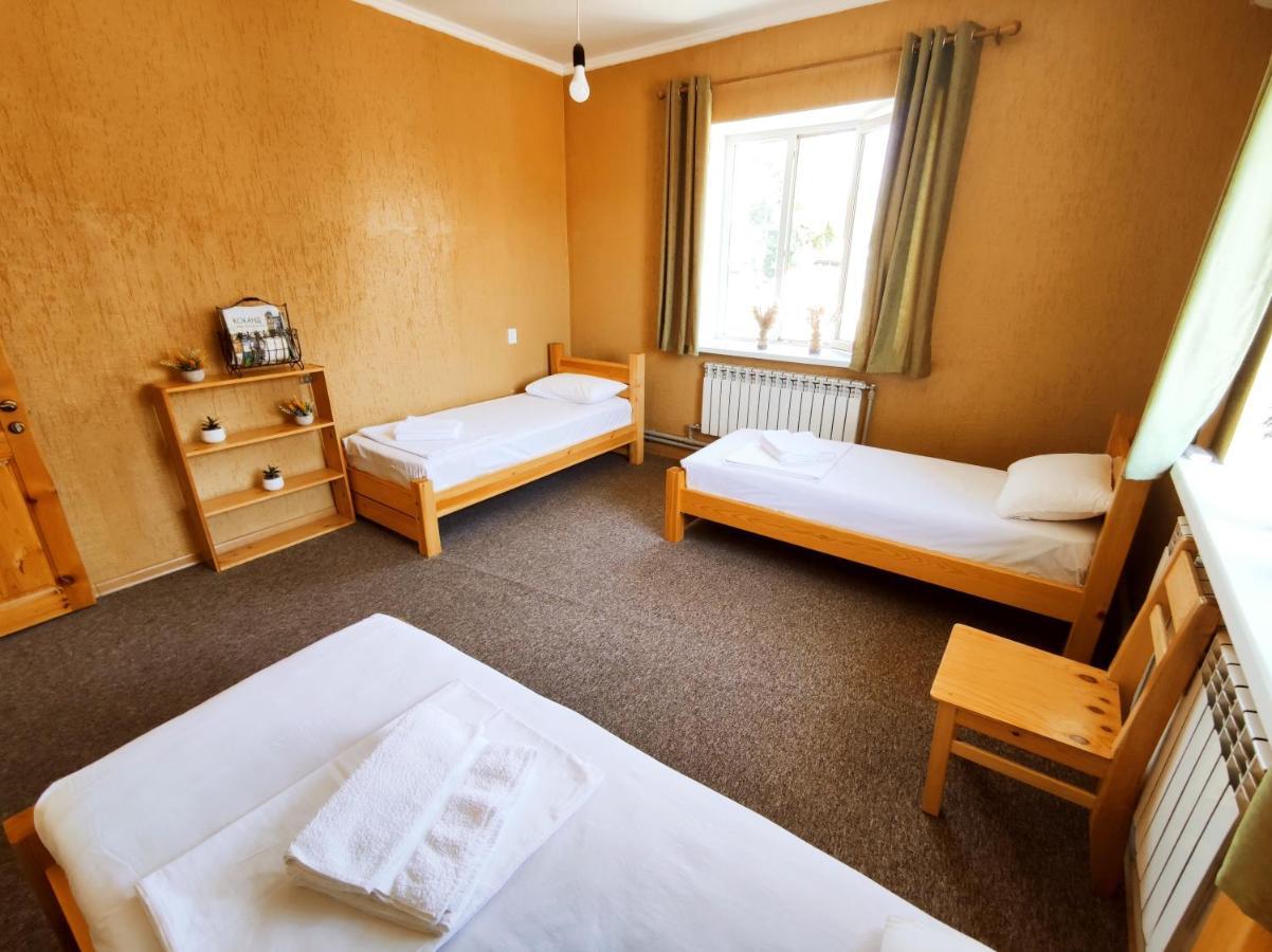 Silkroad Guesthouse บิชเคก ภายนอก รูปภาพ