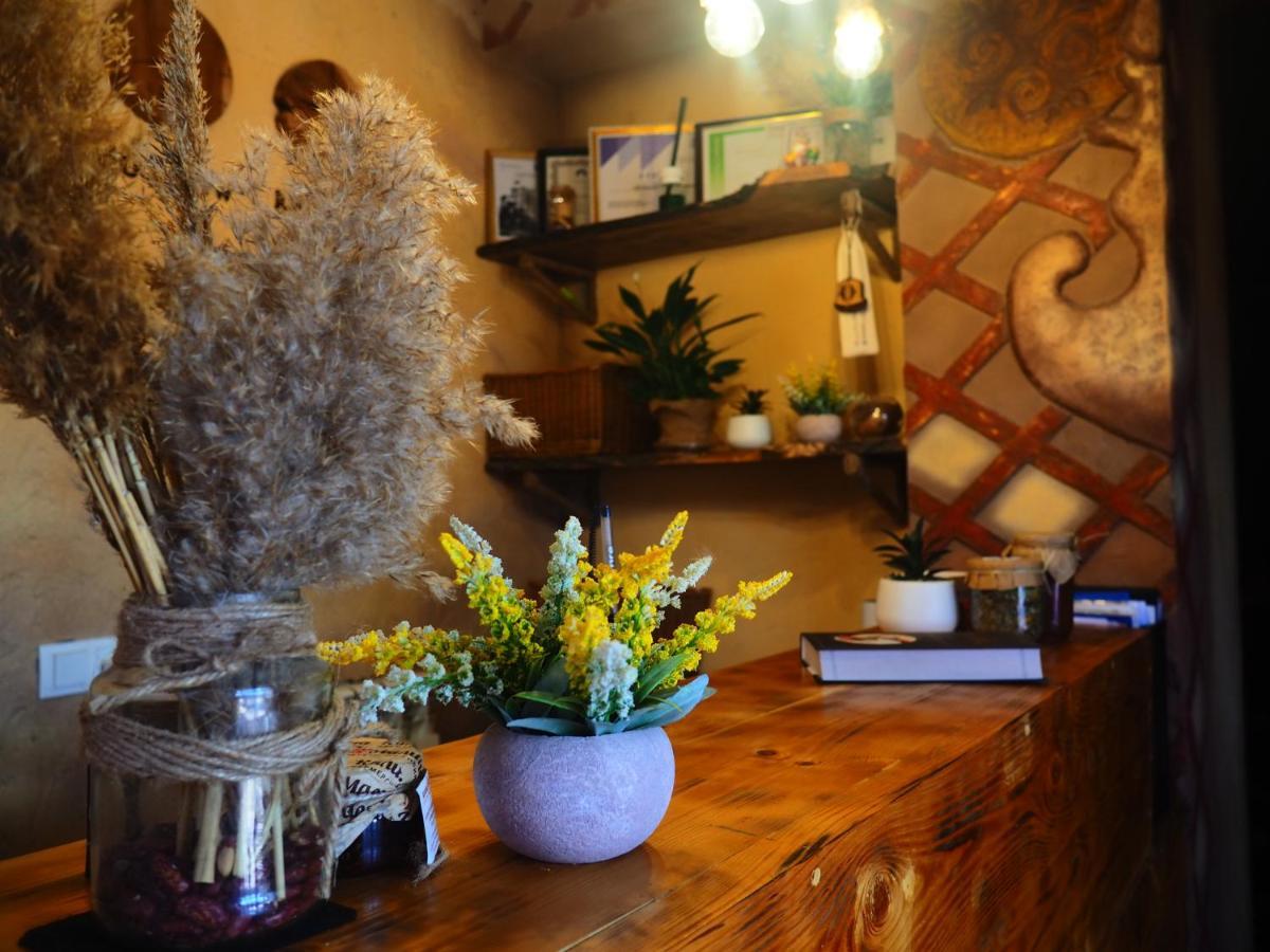 Silkroad Guesthouse บิชเคก ภายนอก รูปภาพ