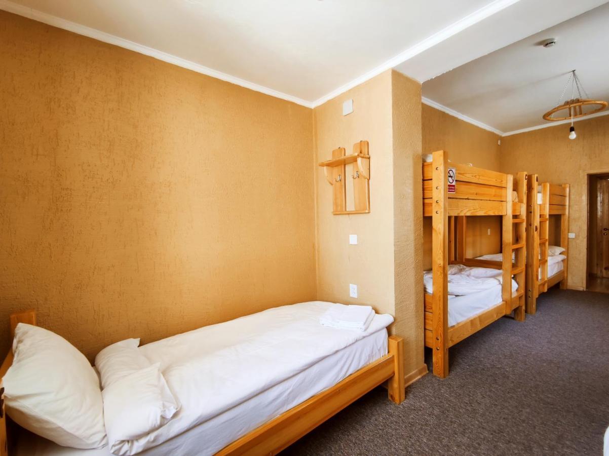 Silkroad Guesthouse บิชเคก ภายนอก รูปภาพ