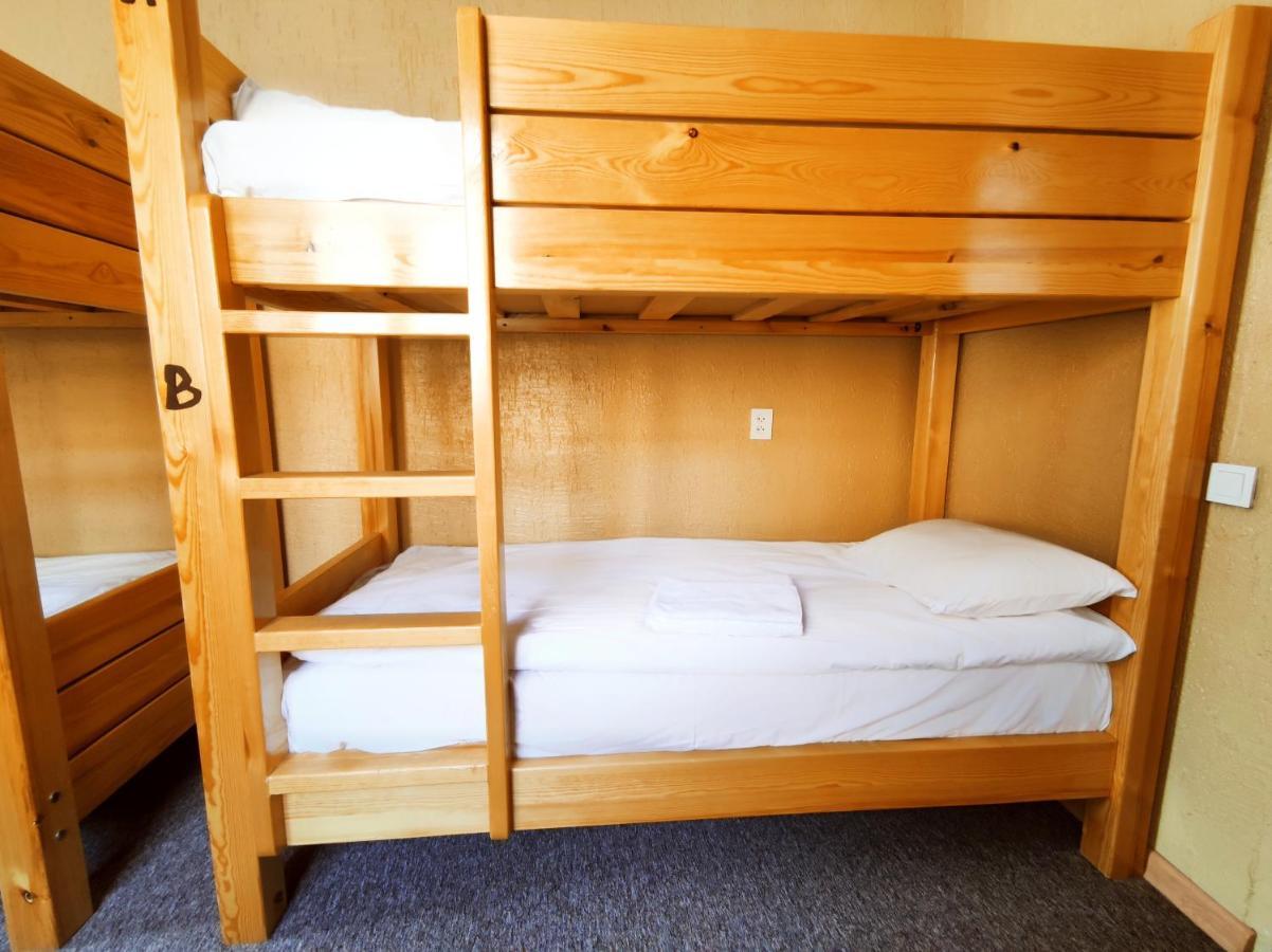 Silkroad Guesthouse บิชเคก ภายนอก รูปภาพ