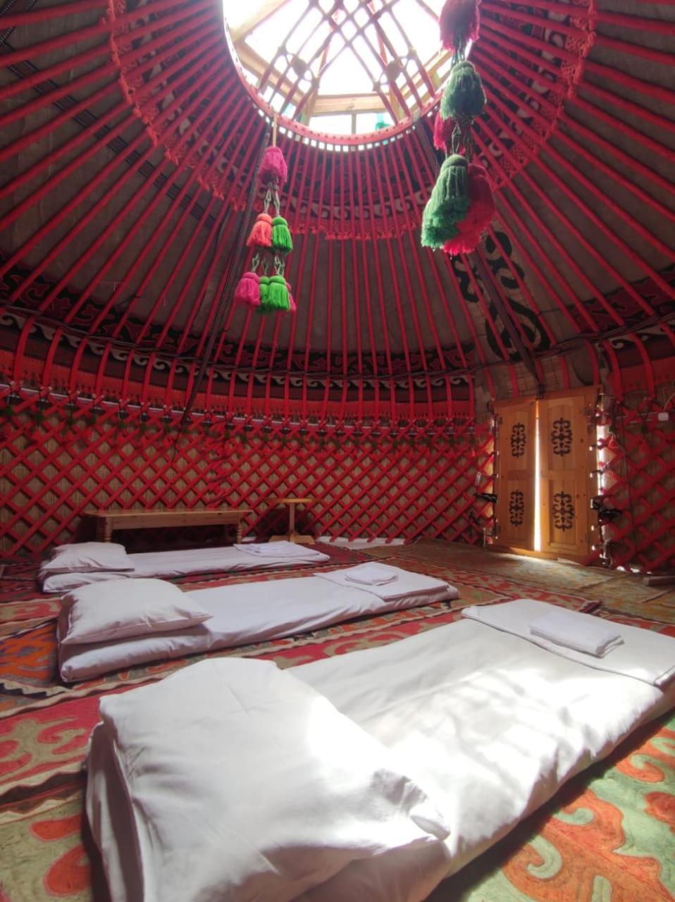 Silkroad Guesthouse บิชเคก ภายนอก รูปภาพ
